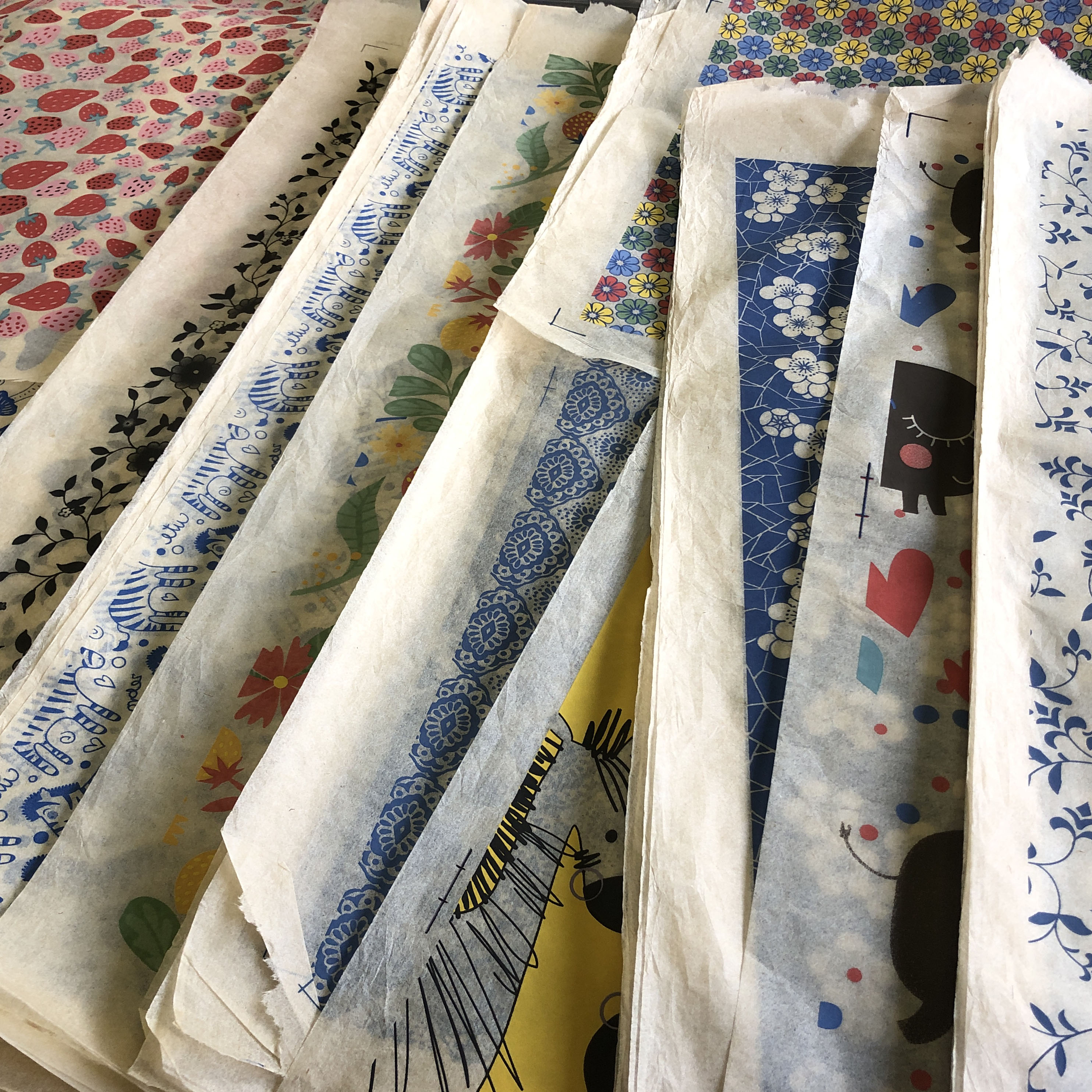 Decalques de underglaze