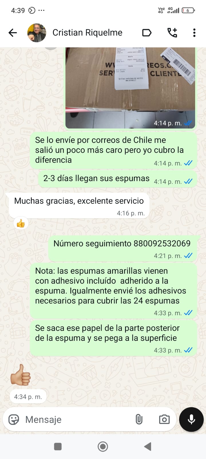 Foto y testimonio de Cristian Riquelme confirmando recepción de su pedido de espumas acústicas AcusticWall enviado por Correos de Chile.
