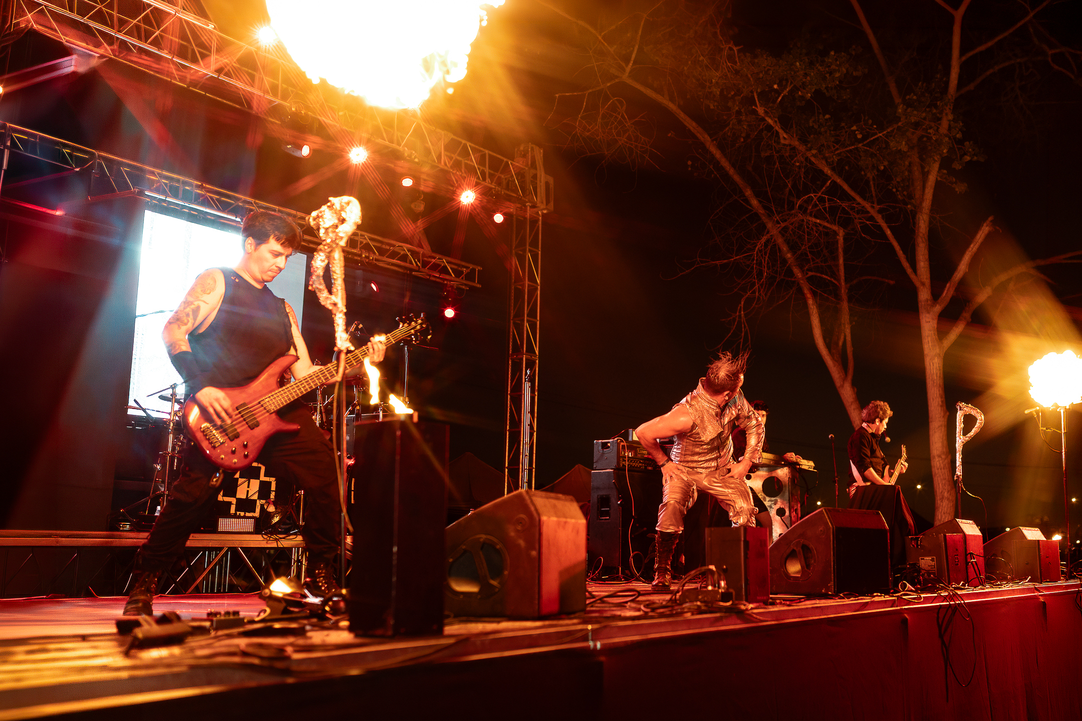 <p>GLOBAL MUSIC</p>
<div>PRODUCCIONES</div>