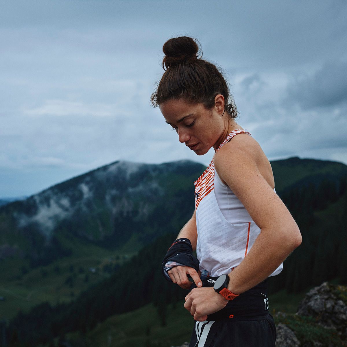 Suunto Race 2 - Feather Gray – Entrenador y reloj, todo en uno