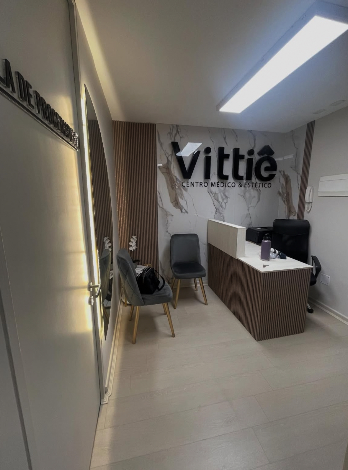 <h2><b>Descubre tratamientos estéticos de última generación diseñados para realzar tu belleza natural.<br></b></h2>