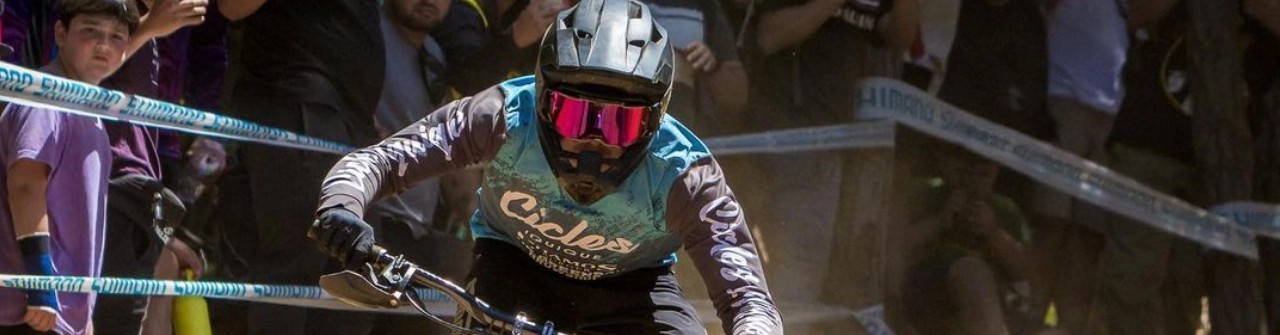 Creamos indumentaria personalizada para equipos que prefieren destacar
