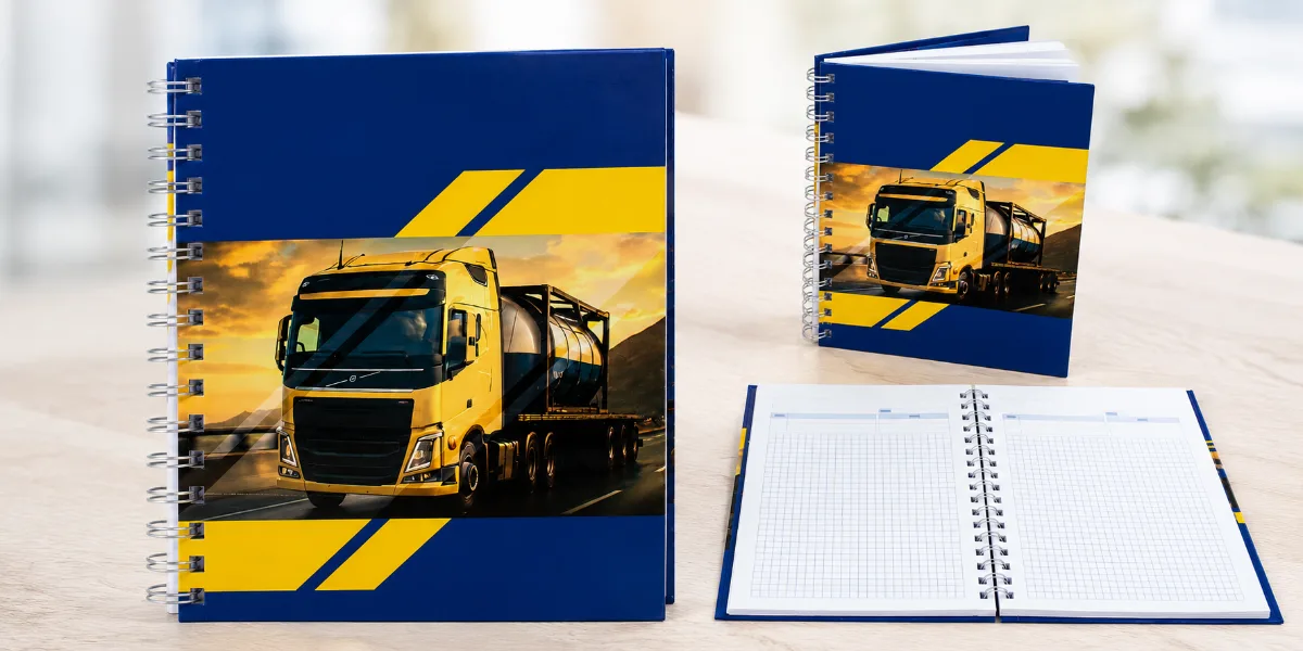 Cuadernos corporativos personalizados con logo de empresa y diseño full color, fabricados por Servigrafic Chile