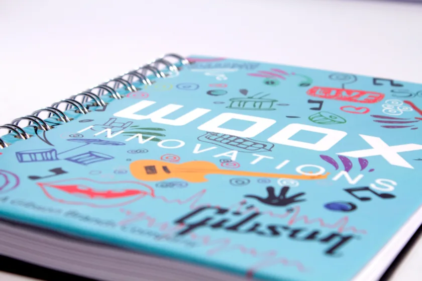 Cuaderno personalizado con diseño full color para WOOX Innovations